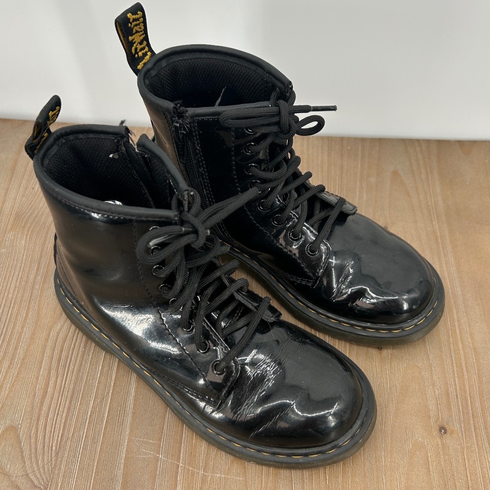 Dr‎ Martens Girls Kids Black Patent Lamper Leather Boots Size 2 Combat - Picture 2 of 7